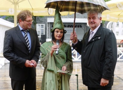 Eröffnung des Altstadtfestes im strömenden Regen
